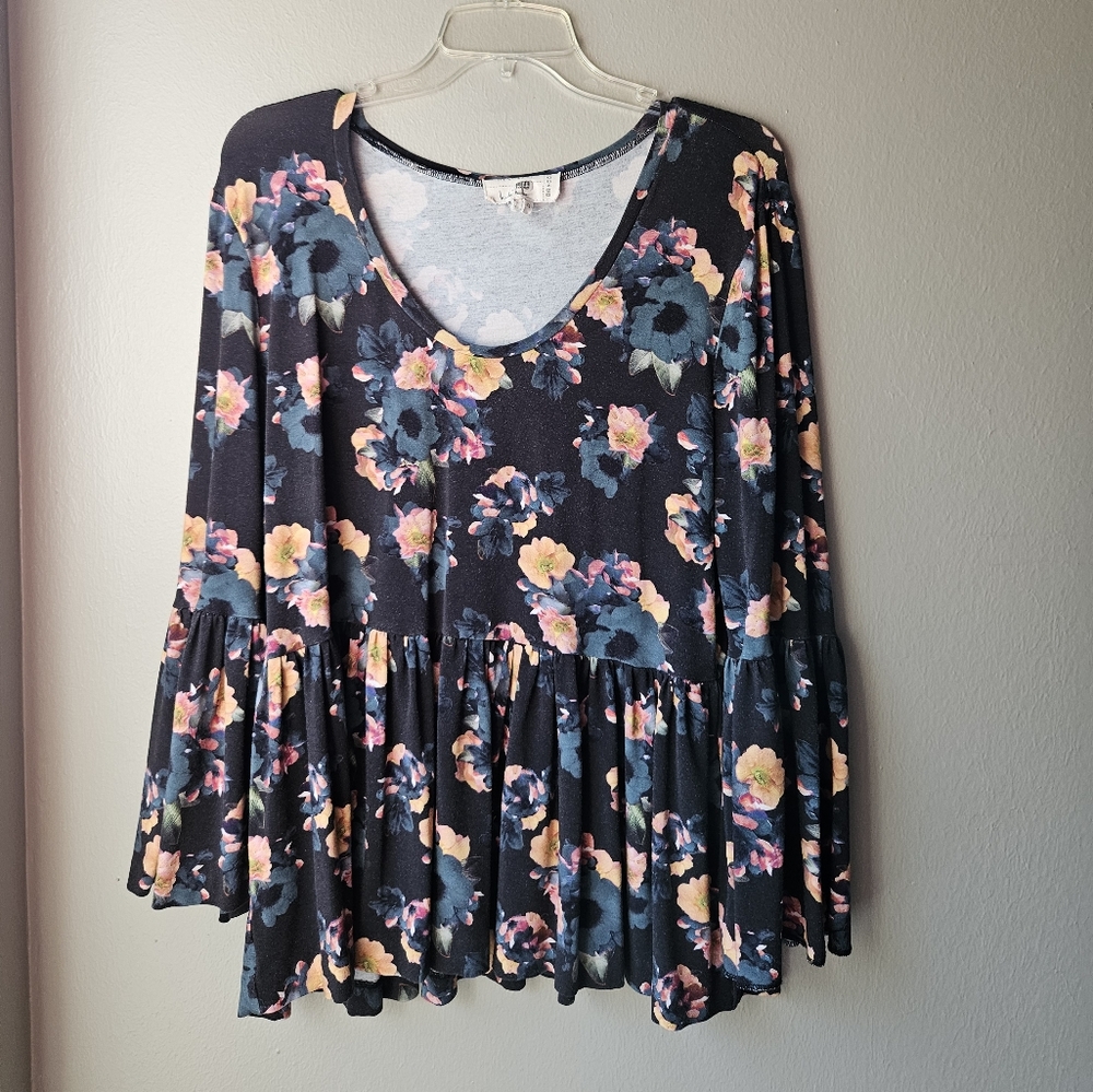 Nicole Miller Artelier Black Stretchy Floral Top
